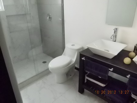 BAÑOS TOTALMENTE EQUIPADOS